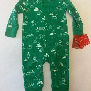 Wondershop Green Footie with Winter Patterns